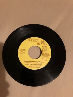 EARL THOMAS CONLEY NOBODY FALLS LIKE A FOOL 7" VINYL 45RPM RARE - Image 1 of 2