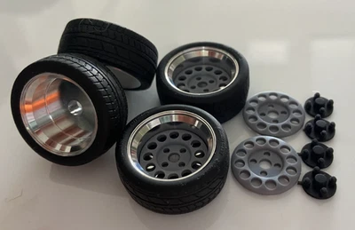 Llantas de aluminio pulido escala 1/18 4 tachuelas con inserciones de resina y tapas centrales. Foto 1 de 3