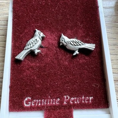 Nuevo en caja Pendientes cardinales vintage peltre tono plata-pájaro-cardenales pájaros delicados nuevos Foto 1 de 4