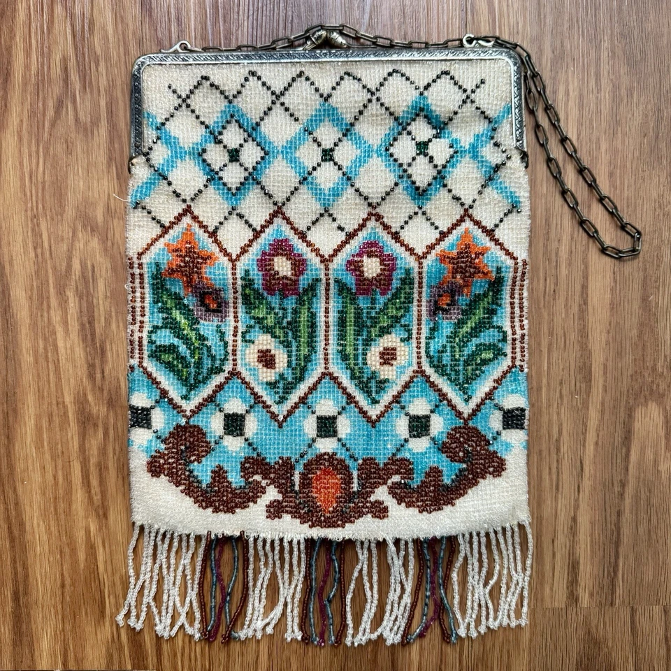 Antiguo Monedero Forrado Micro Cuentas Vidrio Floral Años 20 Marco Plateado Alemania Deco Foto 1 de 4