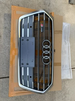 Rejilla del radiador delantero con emblemas 80A-853-651F OEM usado 2018-2020 Audi SQ5 Foto 1 de 4