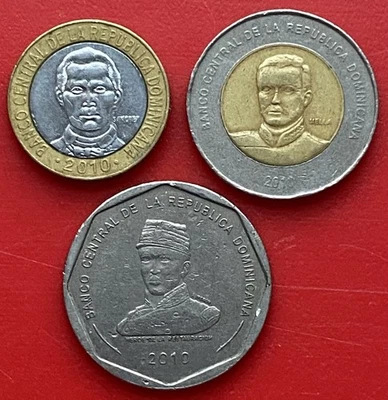 DOMINICAN REPUBLIC – SET OF 3 COINS 5 ,10 ,25 PESOS 2010 2 X BI-METAL - Image 1 of 2