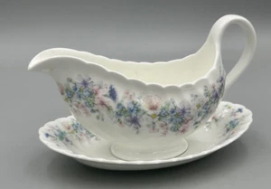 Wedgwood Angela Fluted - Handled Sauce Boat and Stand. - Picture 1 of 1