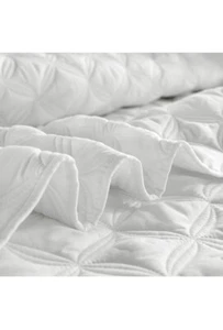 Exclusivo Mezcla 3-Piece Queen Size Quilt Set with Pillow Shams, Ellipse Quilted - Picture 1 of 4