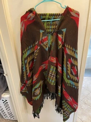 Пончо для взрослых с местными узорами - Изображение 1 из 4