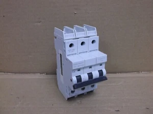 WMTC3005 Cutler Hammer Eaton NEW Circuit Breaker Protector 5 Amp 5A - Picture 1 of 4