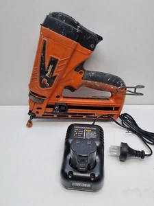 Paslode Angled Bradder Li-ion Nail Gun Kit - Just Serviced - Picture 1 of 10