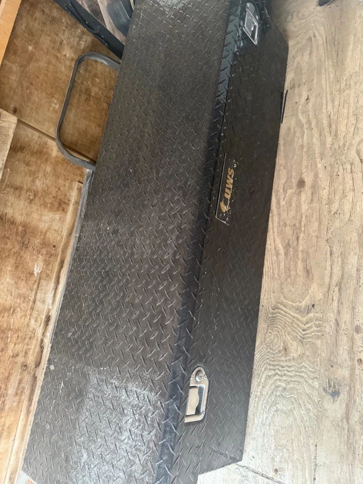 "Caja de herramientas para camión crossover de 63"" aluminio negro brillante UWS".  Foto 1 de 2