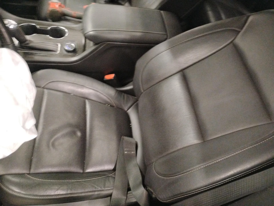 17 18 19 20 21 22 23 GMC ACADIA Front Seat - Image 1 of 1