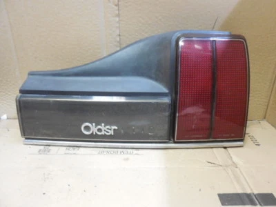 Oldsmobile Calais 1986 luz trasera pasajero derecho 1650546 Foto 1 de 4