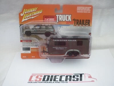 Johnny Lightning 1:64th Scale Truck & Trailer Set 1997 Chevy & Mobile Command - Image 1 of 3