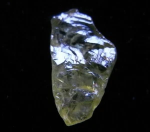 0,8 CT PERIDOTO GREZZO NON TRATTATO (PER1/16) pietra preziosa dal Pakistan - Foto 1 di 5