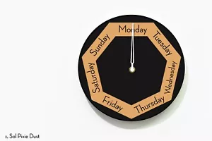 DayClocks - Heptagon schwarze & orange Wanduhr - Wochentagsuhr - Bild 1 von 4