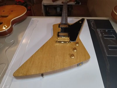 Especificaciones 1958. Réplica rubia Korina Explorer.  Piezas Kluson USA y Gibson Les Paul  Foto 1 de 4