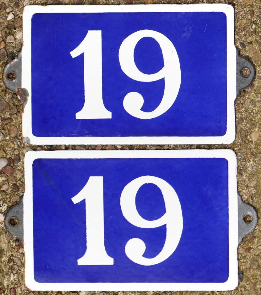 Antiga casa francesa azul número 19 porta portão parede cerca placa placa placa - Imagem 1 de 1