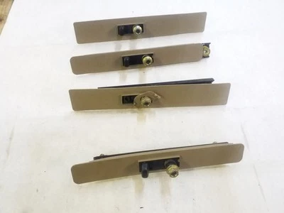 Ajustadores de altura del cinturón de seguridad delantero/trasero tostado | 00 01 02 03 04 05 Ford Excursion Foto 1 de 4