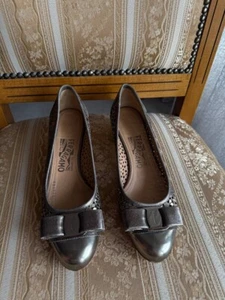 SALVATORE FERRAGAMO ITALIA ZAPATOS PLANOS DORADOS BALLET CHAROL MUJER IT6 UE 36-37 - Imagen 1 de 11