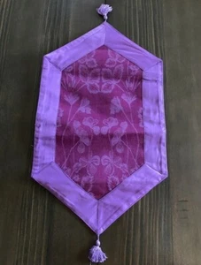 NEW~Yankee Candle~22" PURPLE EASTER MAT SPRING FLORAL TABLE RUNNER DECOR~Vintage - Picture 1 of 1