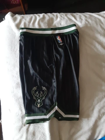 Milwaukee Bucks NBA Basketball Shorts W/Pockets 100% Polyester - UNK  BRAND NEW Cover