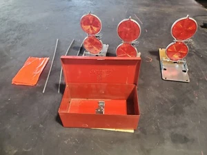 Vintage Anthes Roadside Emergency Reflector Set Original Metallbox Chevy Pickup - Bild 1 von 9