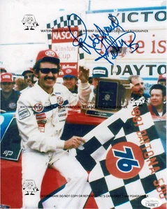 RICHARD PETTY FIRMADO AUTOGRAFIADO NASCAR GANADOR CÍRCULO 8x10 - Autenticado JSA - Imagen 1 de 3