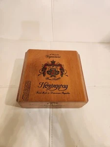 Caja de cigarros de madera vacía especial A. Fuente Hemingway reserva especial 71⁄4x67⁄8x27⁄8 - Imagen 1 de 6