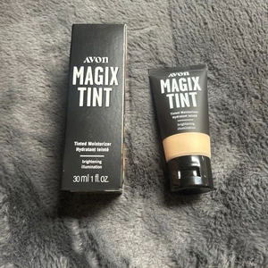 Avon Magix Tinted Moisturizer Brightening Illumination Fair Lot of 5! - Picture 1 of 4