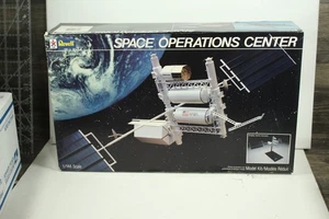 Revell Model Kit 1/144 Space Operations Center - Picture 1 of 9