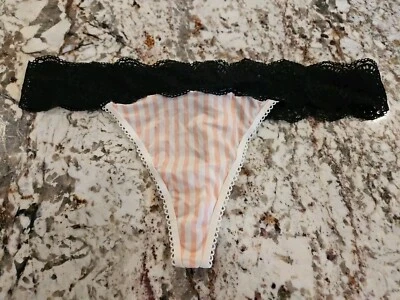 Sexy Tanga Panty Mediana Victoria Secret Vintage Satén y Encaje Medallón Foto 1 de 4
