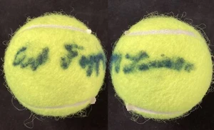 Art Tappy Larsen palla da tennis firmata Grande Slam autografo US Open Cup HOF JSA - Foto 1 di 5