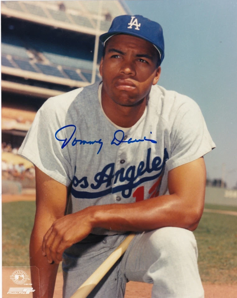TOMMY DAVIS  LOS ANGELES DODGERS  ACTION SIGNED 8x10  - Image 1 of 1