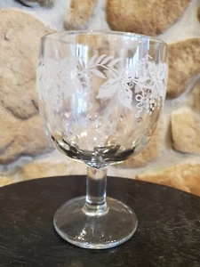 Vintage Glass Goblet wine glass with Etched Grape Vine Design 6" Tall - Picture 1 of 9