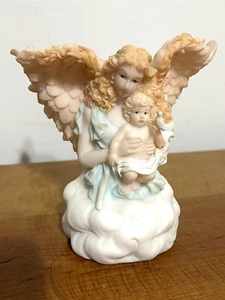 "Caja de música de porcelana vintage Angel & Child con pájaro en una nube 5"" x 5"" - Imagen 1 de 5