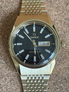 New Timex Q Falcon Eye (38mm) Black Dial / Gold-Tone Stainless Steel TW2W62500 - Imagen 1 de 6