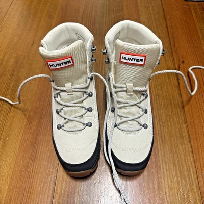 Botas de comando aisladas Hunter Explorer para mujer marfil/negro talla 7 Foto 1 de 4