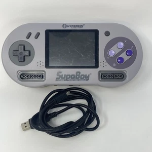 Consola portátil Hyperkin SupaBoy SNES sin batería con cable encendido - Imagen 1 de 6