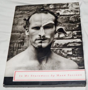 In My Stairwell Mark Seliger Hardcover USED - Foto 1 di 4