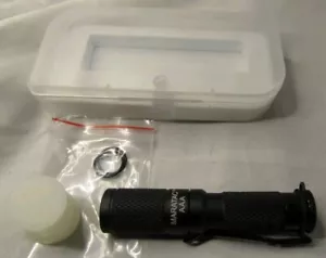 Torcia Maratac AAA in alluminio con telo UV - Foto 1 di 10