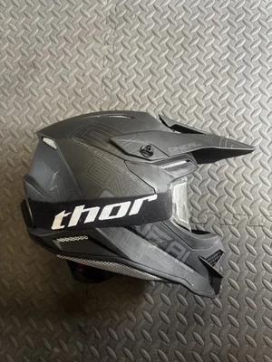 全新无标签 O’Neal 3 系列 3SRS 隐形头盔 哑光黑色成人 X-Large DOT/ECE — 第 1/4 张图片