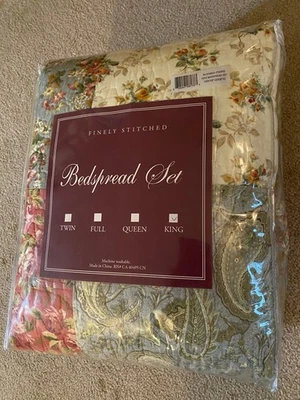 Patchwork Pattern Bedspread Cotton Machine Stitched King Size 120" x 110" - Image 1 of 4