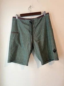 Prana UPF 50+ Badeshorts Badehose Herren Größe 32 Tribal grün ungefüttert - Bild 1 von 5