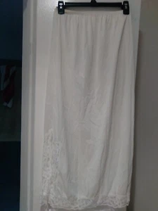 VINTAGE VASSARETTE HALF SLIP WHITE NYLON W/ WIDE LACE MIDI 28” MEDIUM USA - Picture 1 of 11