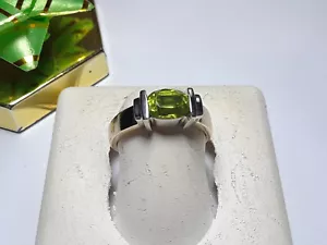 Estate 1.00ct Natural Oval Peridot Bar Set Sideways 2Tone 14Kt Gold Ring #15892 - Picture 1 of 5