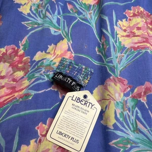 Liberty 75 cm x 180 cm Blumen Wolle New Old Shop Stock Originale. (9D) - Bild 1 von 7