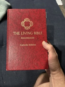 The Living Bible -Paraphrased- [Catholic Edition] Red Cover - RED Letter Tyndale - Foto 1 di 6