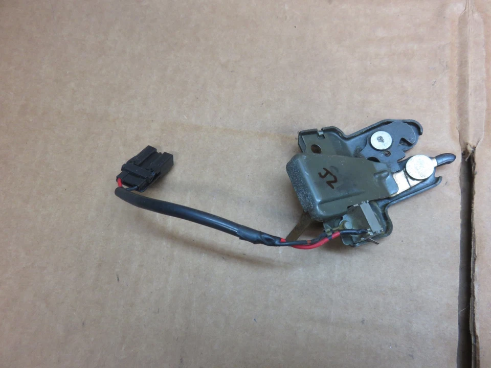 95 96 97 98 NISSAN 240SX S14 trunk lock latch (TRUNK LID SIDE) Foto 1 de 1