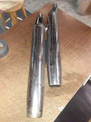 Par de silenciadores de estoque usados para 2004 a 2007 Yamaha XV 1700 Roadstar - Imagem 1 de 4