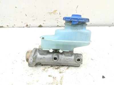 04 05 Cilindro maestro de freno delantero Kubota RTV 900 RTV900 Foto 1 de 4