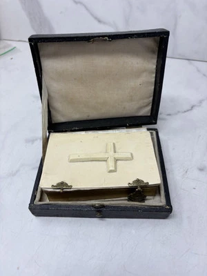 1880 Clasped Boxed Roman Missal In French, Latin + Ephemera Gorgeous Illustratio - Image 1 of 4