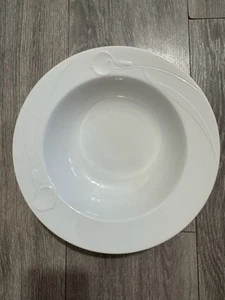 Vintage Mikasa weiß klassisch Fair Geschirr große Schale geprägt Calla Lilien - Bild 1 von 10